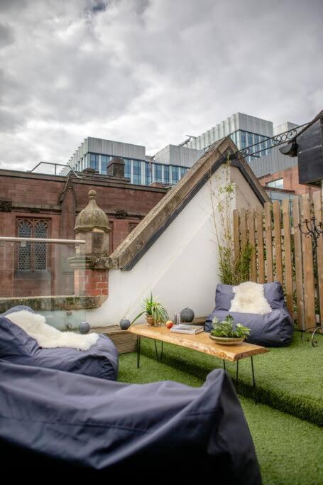 City Superhost: Luxury Deansgate Townhouse Манчестър Екстериор снимка