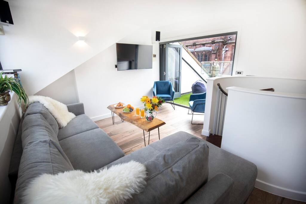 City Superhost: Luxury Deansgate Townhouse Манчестър Екстериор снимка