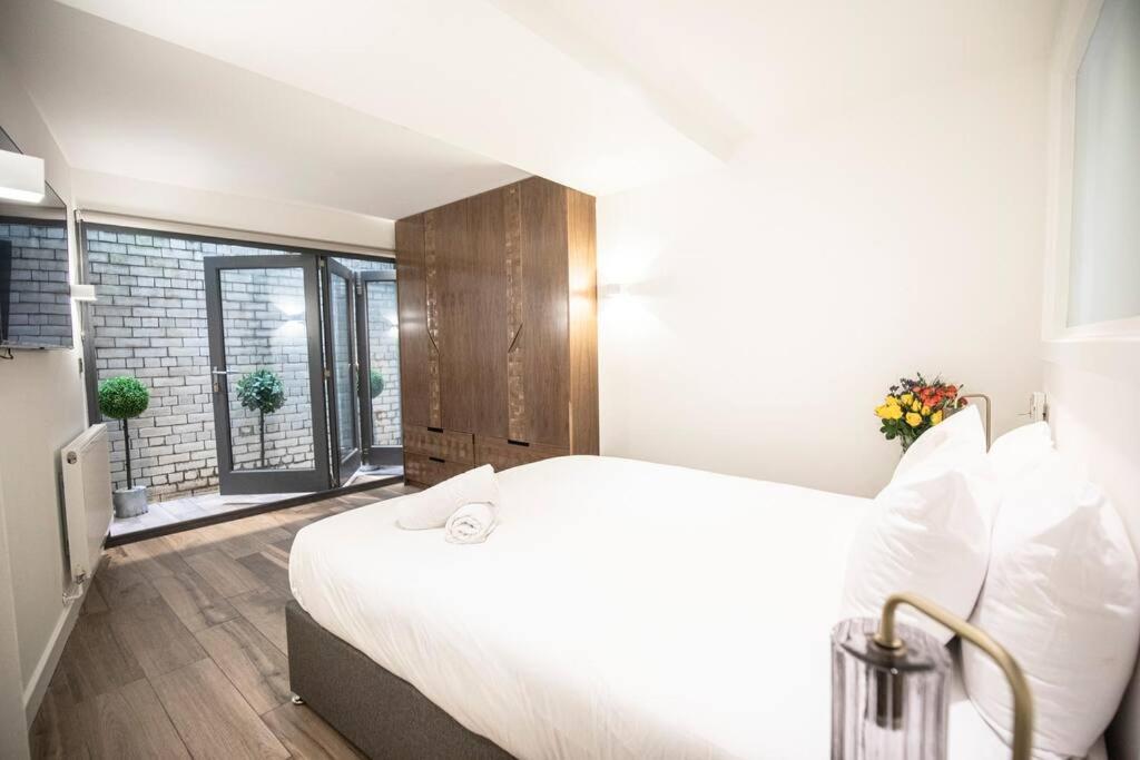 City Superhost: Luxury Deansgate Townhouse Манчестър Екстериор снимка