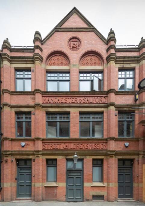 City Superhost: Luxury Deansgate Townhouse Манчестър Екстериор снимка