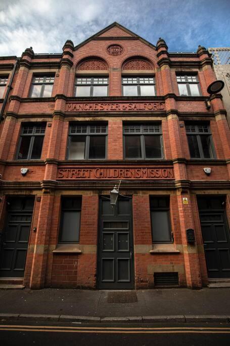 City Superhost: Luxury Deansgate Townhouse Манчестър Екстериор снимка