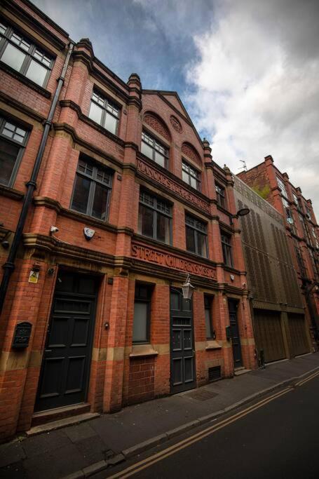 City Superhost: Luxury Deansgate Townhouse Манчестър Екстериор снимка