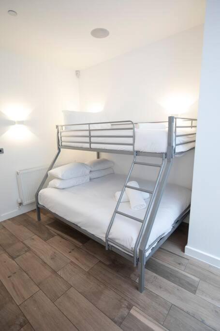 City Superhost: Luxury Deansgate Townhouse Манчестър Екстериор снимка