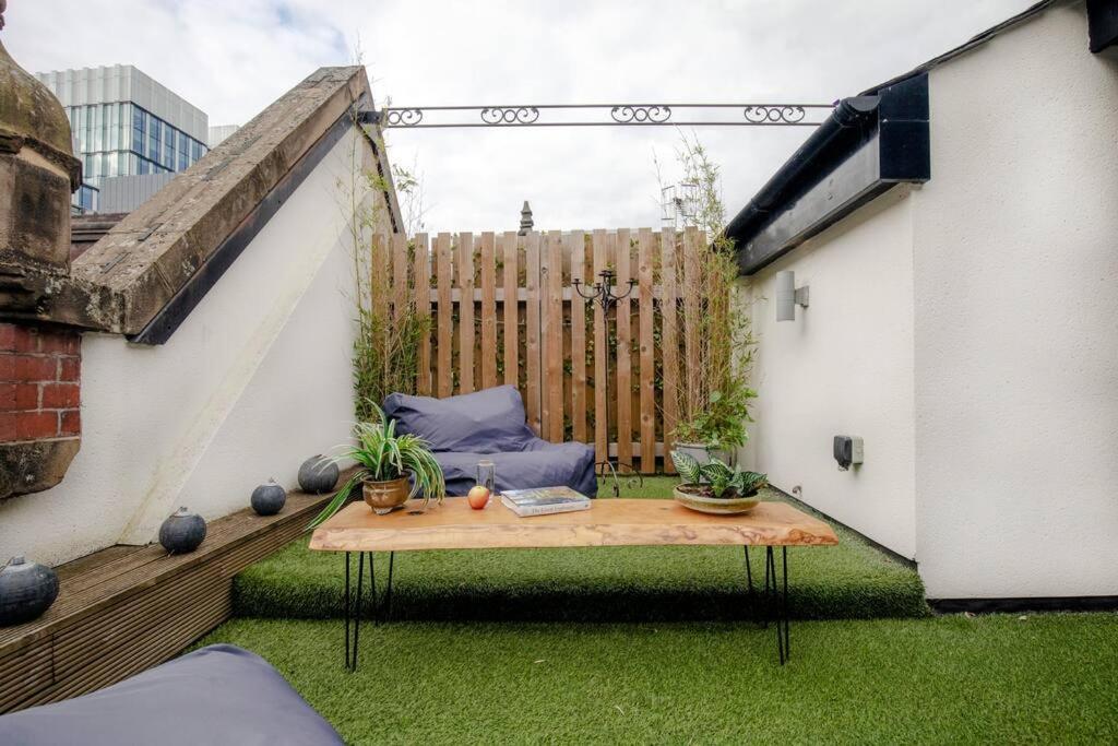 City Superhost: Luxury Deansgate Townhouse Манчестър Екстериор снимка