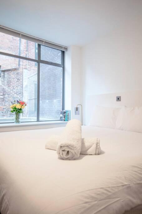 City Superhost: Luxury Deansgate Townhouse Манчестър Екстериор снимка