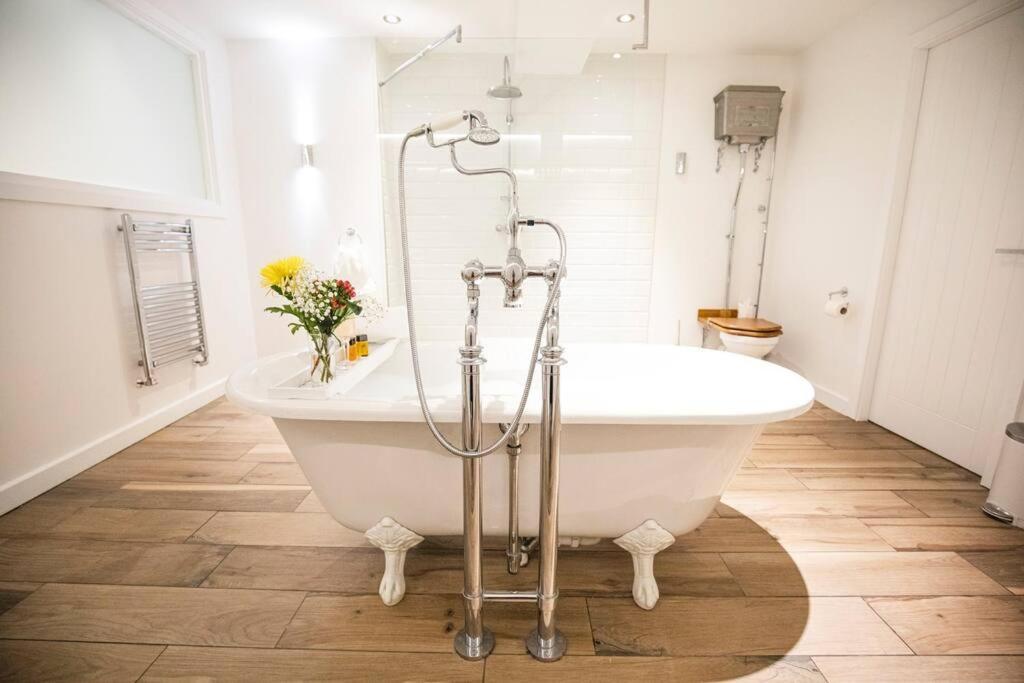 City Superhost: Luxury Deansgate Townhouse Манчестър Екстериор снимка