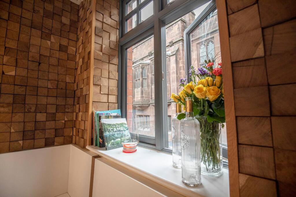 City Superhost: Luxury Deansgate Townhouse Манчестър Екстериор снимка